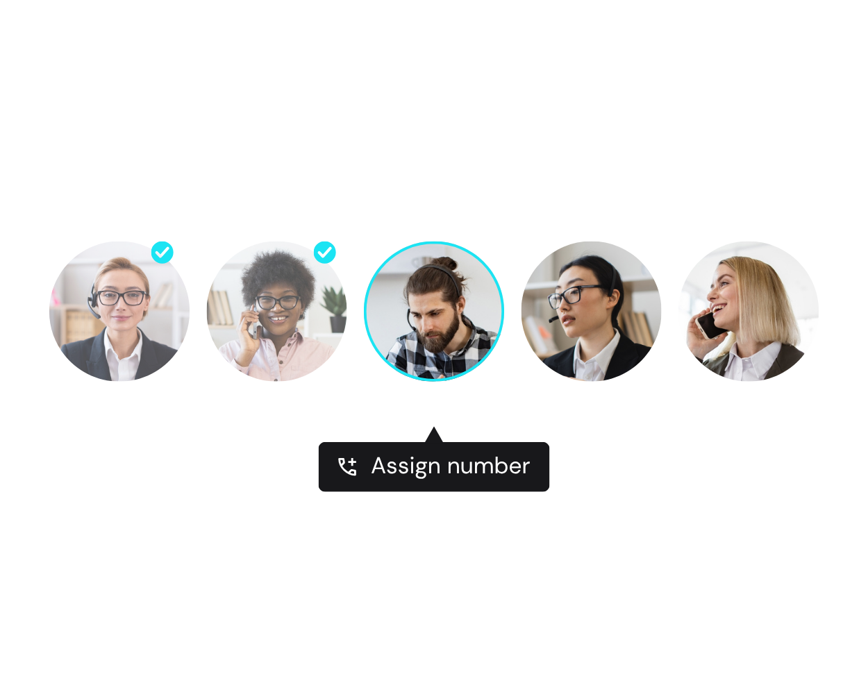 Fünf Personen sind in runden Rahmen abgebildet, wobei die mittlere Person hervorgehoben ist und ein Pop-up darunter mit der Aufschrift „Nummer zuweisen“ erscheint. Zwei Personen haben blaue Häkchen über ihren Rahmen, was eine Auswahl oder Verifizierung anzeigt.